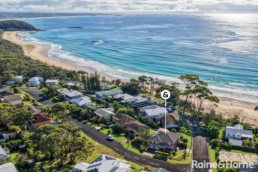 Narrawallee 5 Slaapkamer Tightly Held Coastal Classic with Sweeping Ocean Views