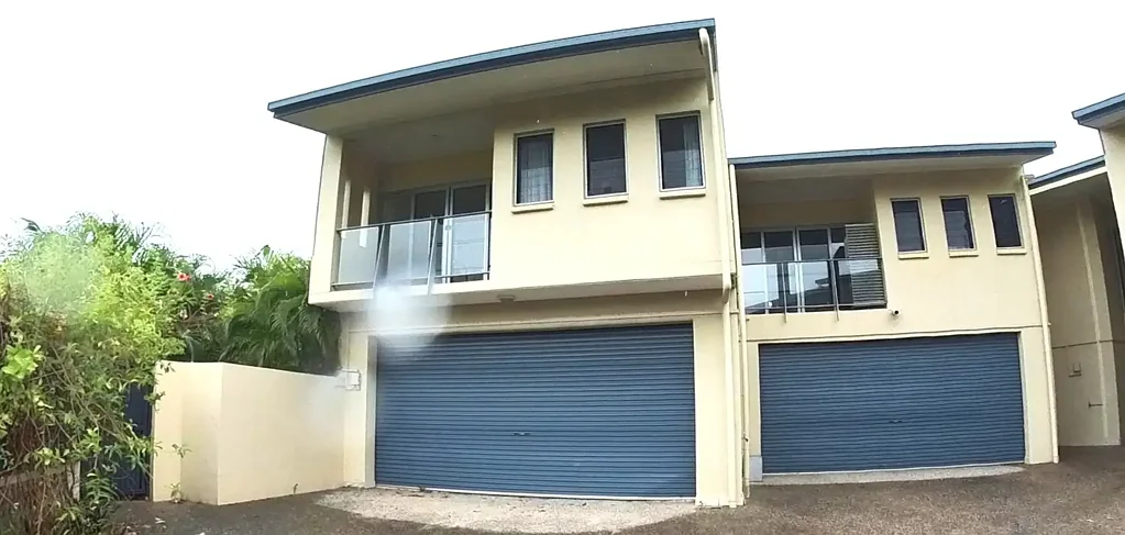 🌊 Luxury Waterfront Townhouse With Private Marina Berth – Bayview Living at Its Best!