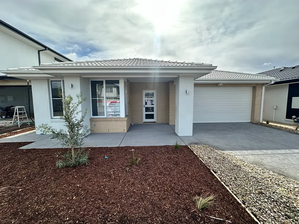 Lot 4751 Bromeliad St, Clyde North, VIC 3978