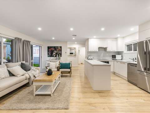 Remuera 4部屋 2021 Concrete & Cedar | Four Bedroom + Studio