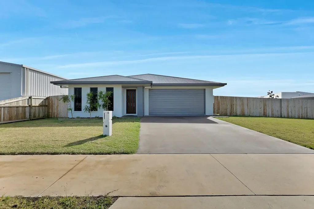Rural View 4房  Stylish Corner Block Home with Exceptional Shed & Family Appeal