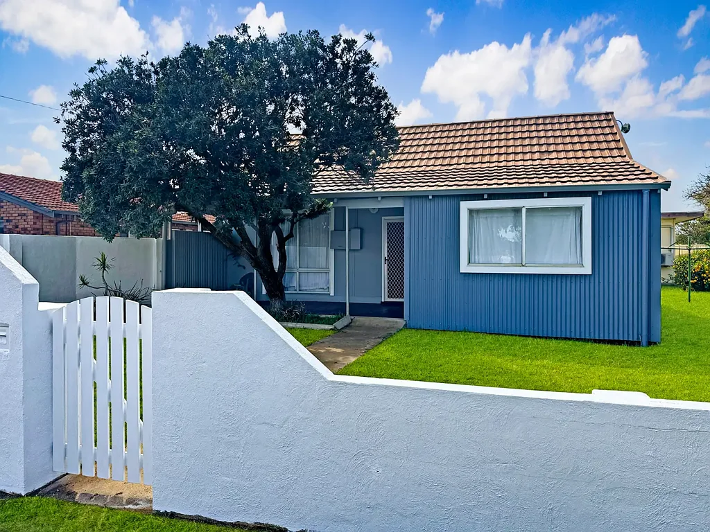 Wonthella 3 Slaapkamer 2 homes on one lot!