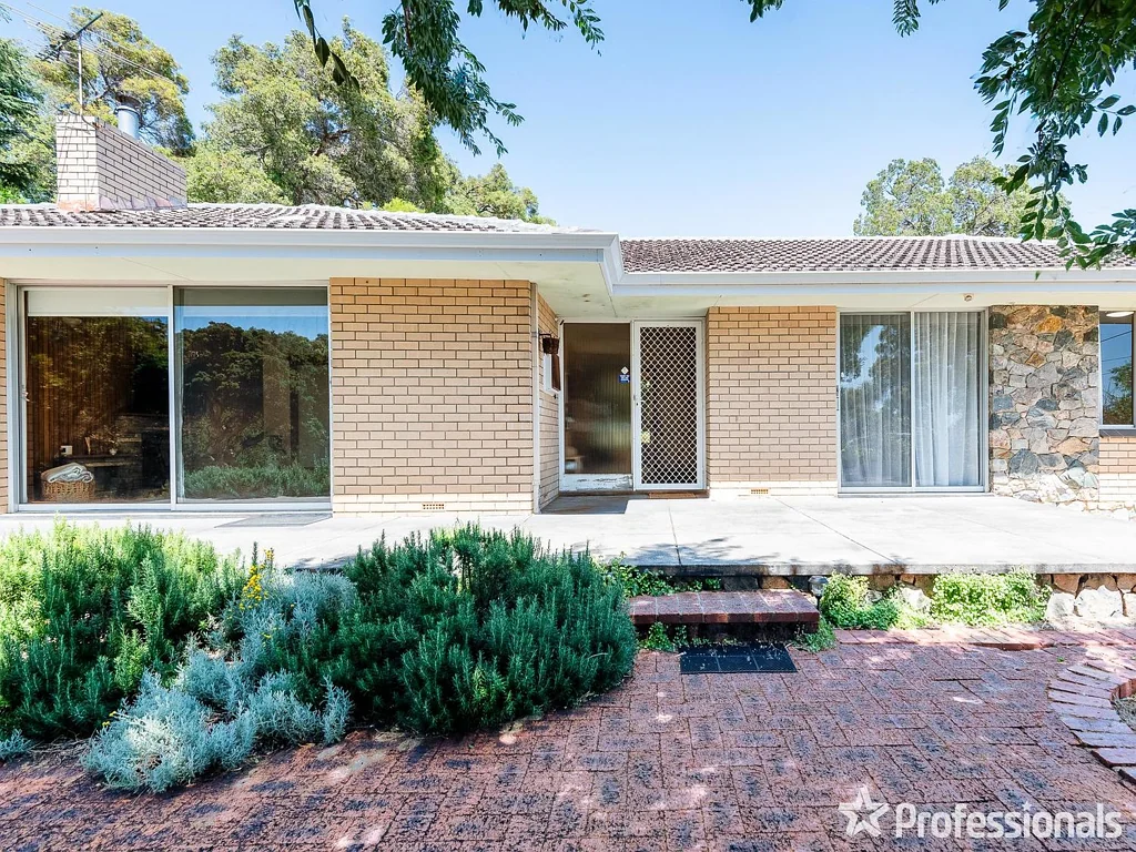 36 Benbullen Road, Kalamunda, WA 6076