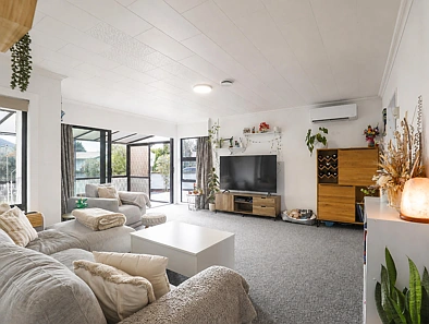Pukehangi 3房  A Home with Space, Sun and Workshop Potential