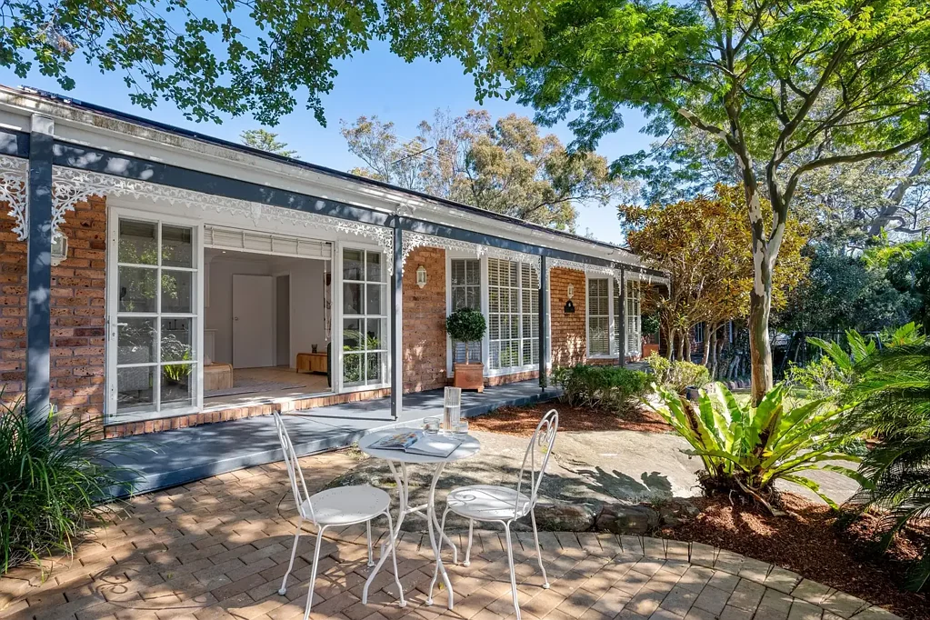 Avalon Beach 4房 Avalon 私密环境中永恒的家庭生活 Timeless Family Living in a Private Avalon Setting