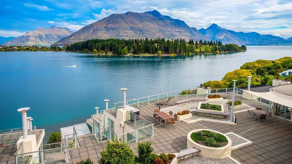 Queenstown 2房  NEARING COMPLETION — TWO BEDROOM WATERFRONT