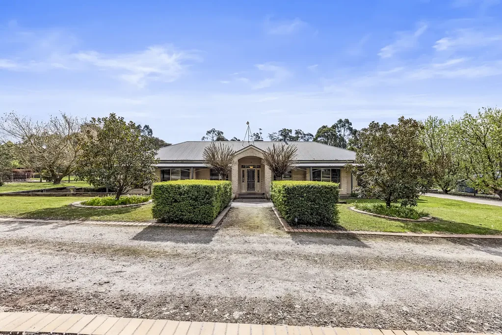 Drouin 4ห้องนอน Classic Australian Homestead With a Premium Address