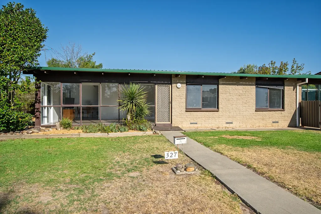327 Sutherland Street, Lavington, NSW 2641