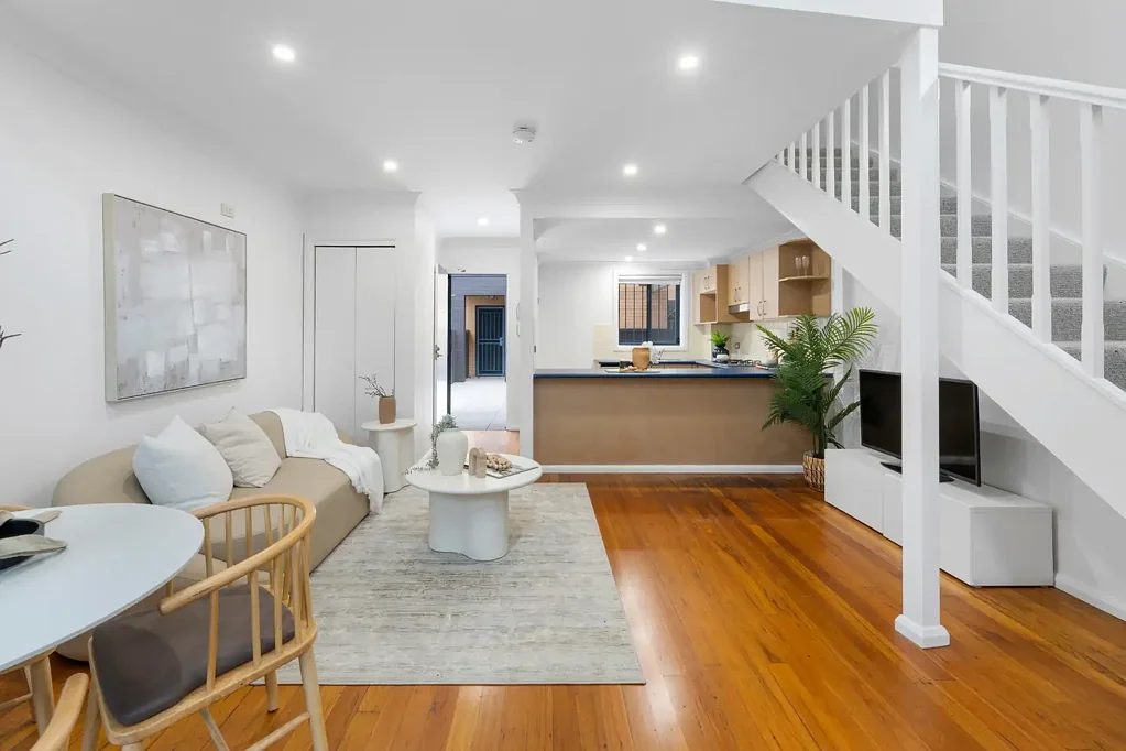 Waterloo 1Moenga NEWLY REFURBISHED EAST-FACING LOFT APARTMENT IN PRIME LOCATION