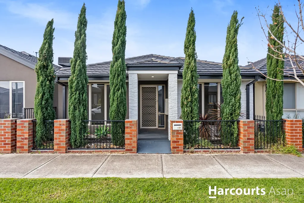 Stylish, Low-Maintenance Living in a Prime Pakenham Location