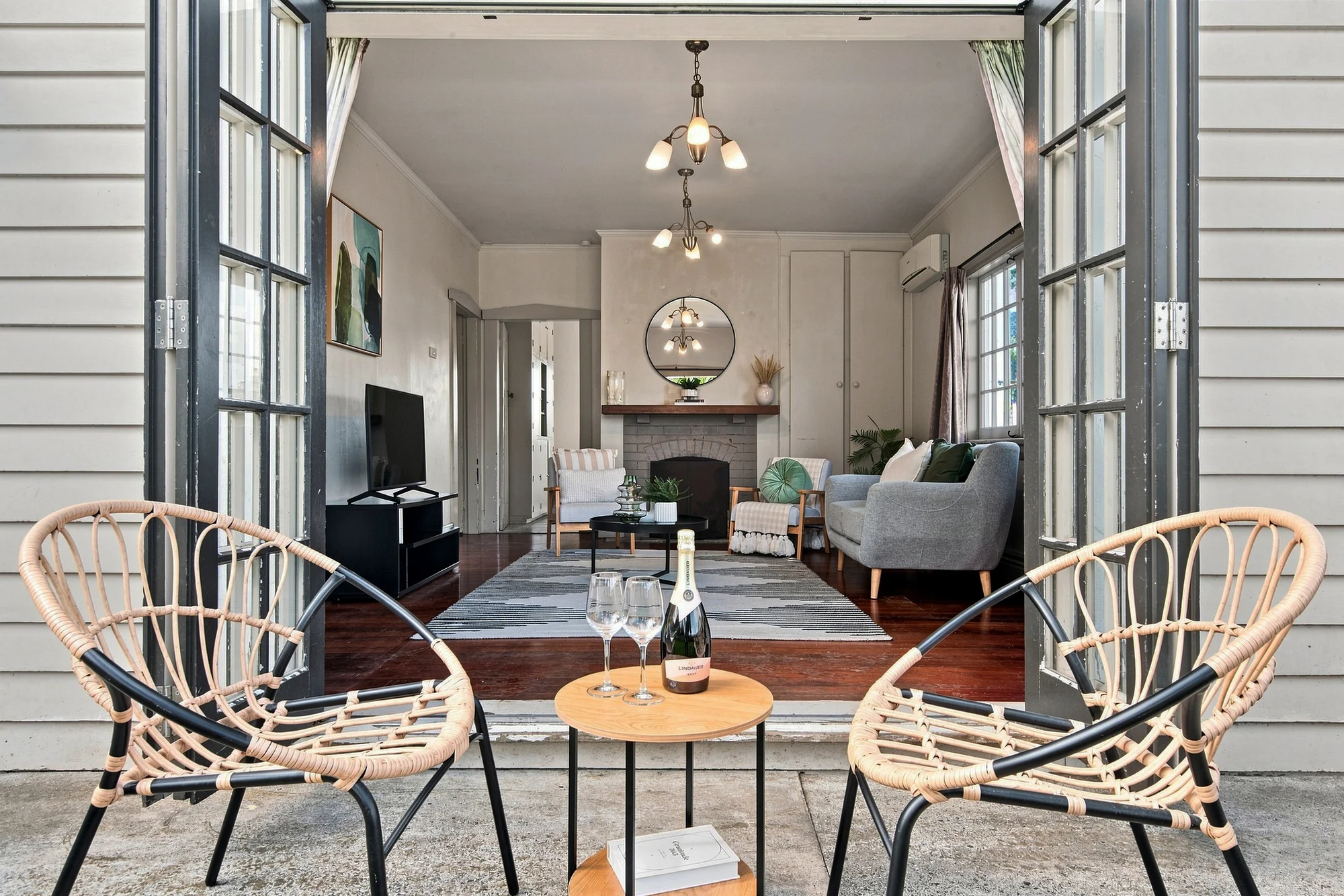 Avenues 3침실 GET IN QUICK! Character Home in Heart of Avenues!