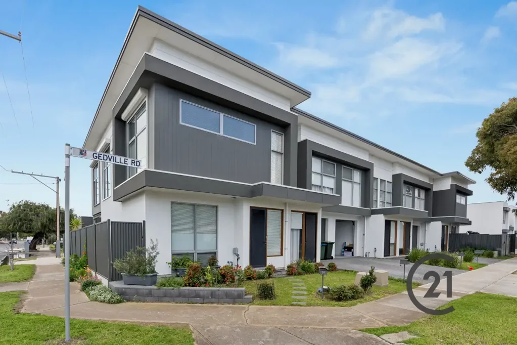 Taperoo 3 Bedroom Coastal Convenience Meets Spacious Family Living