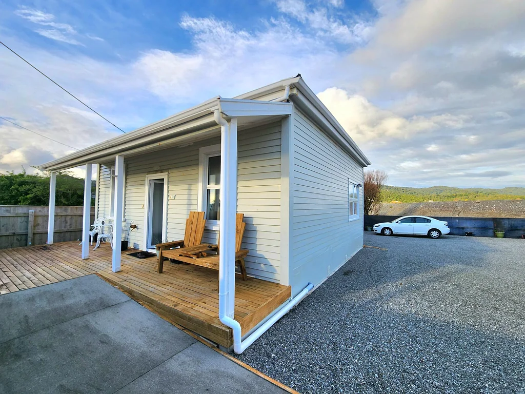 Blaketown 3房  Neat, tidy and central