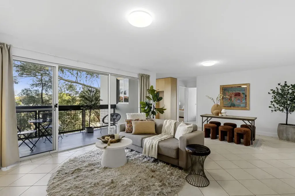 Mount Lawley 2房  Treetop City Views From a Fourth-Floor Entertainer