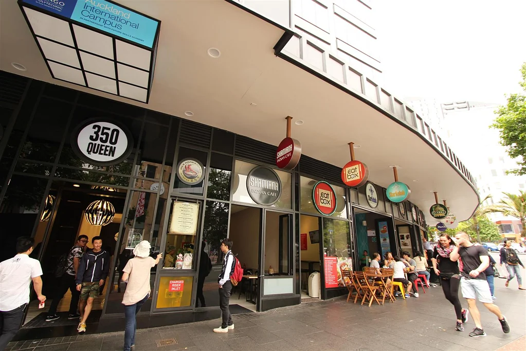 Auckland Central  CBRE - Queen Street Food & Beverage Opportunity