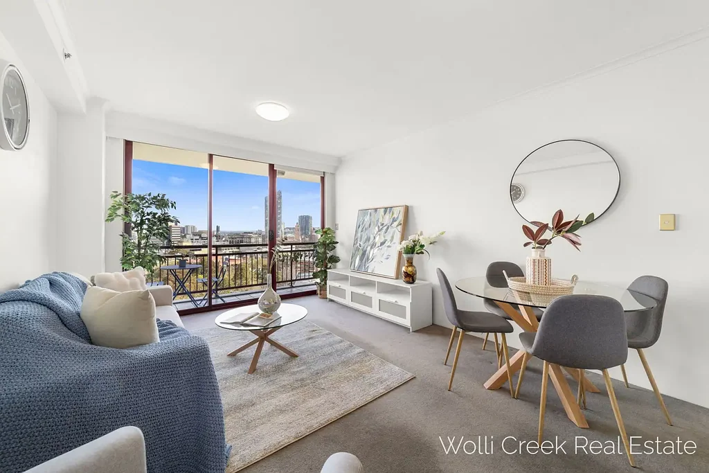 Surry Hills 1房 高层市中心生活，坐拥绿树成荫的树梢景观与安全停车位。 Elevated Inner-City Living with Leafy Treetop Views & Secure Parking.