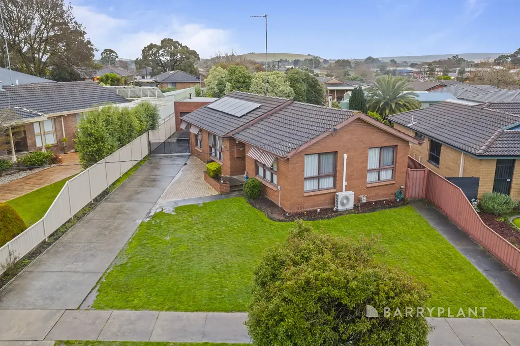 Wendouree 3침실 Solid Three Bedroom Brick Home on a Large Allotment