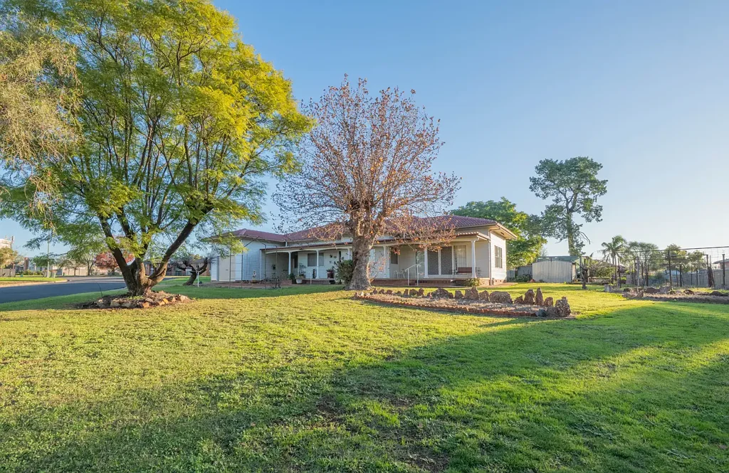 Forbes 5 Slaapkamer Ray White Forbes - (02) 6851 1411