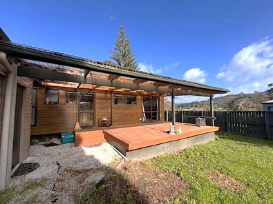 Spacious Family Living with Sleepout - Quiet Location