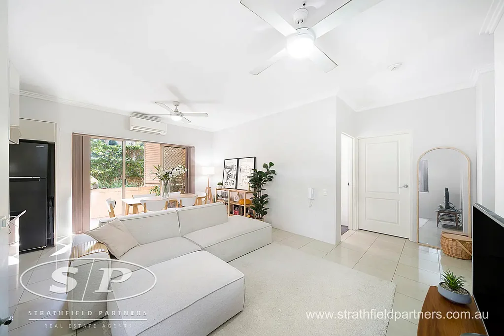 Homebush 2房 现代北向公寓，自然光线充足 宽敞起居区，室内外流畅连接 阳台私密舒适，厨房设备齐全 宽敞卧室，现代浴室 设备齐全，安全车位 位置理想，投资潜力大 Stunning North-Facing Full-Brick Apartment in Tranquil Location