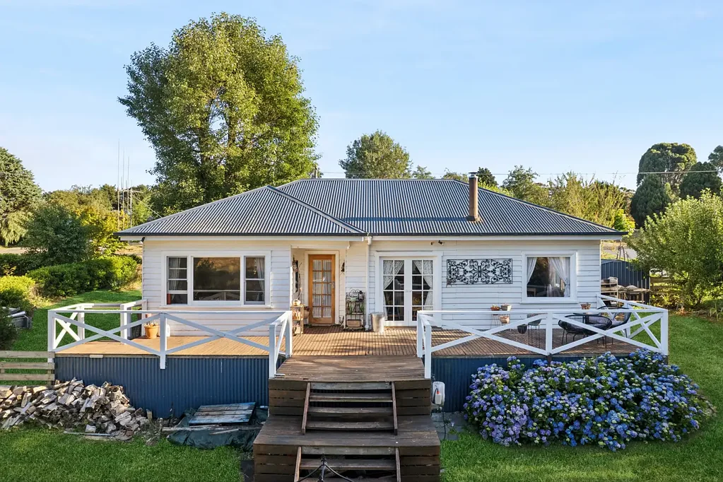 Trentham 2房  Cute as a Button: A Charming Trentham Classic