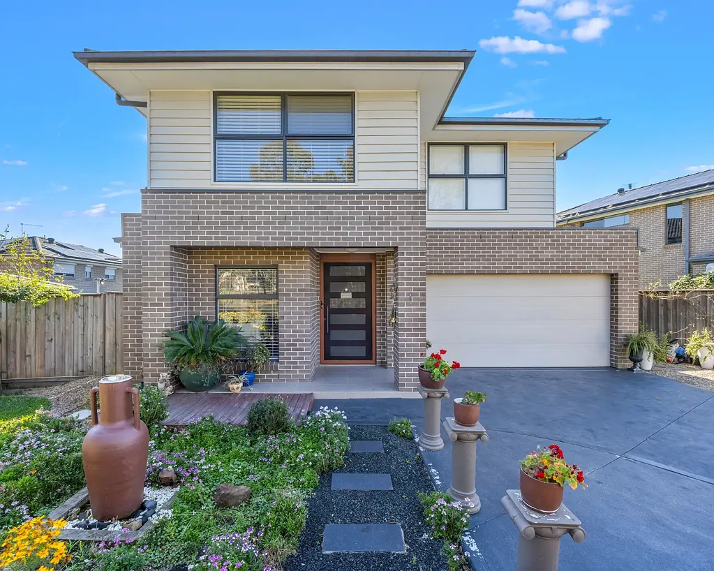 Edmondson Park 4ਬੈੱਡਰੂਮ STUNNING DOUBLE STOREY HOUSE IN PRIME LOCATION
