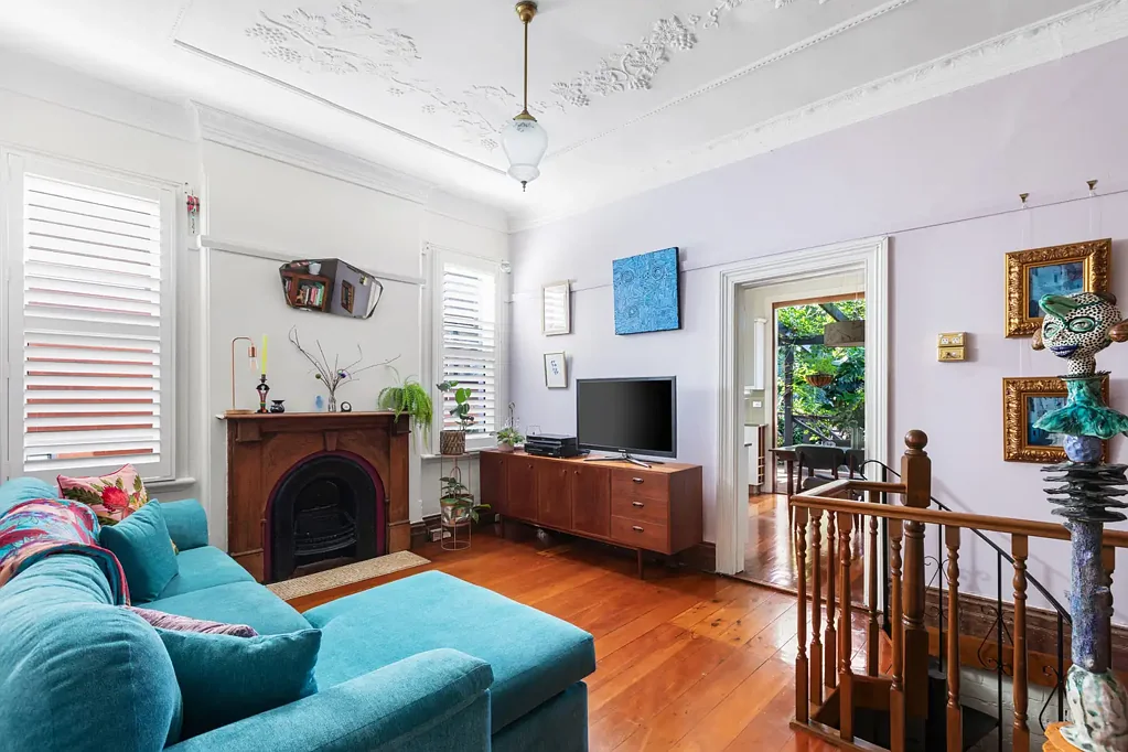 Marrickville 3ห้องนอน Light, space and charm in a delightful character semi