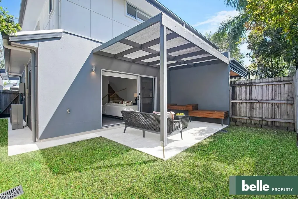 Modern Townhouse in Boutique Complex Just 5km from the CBD
