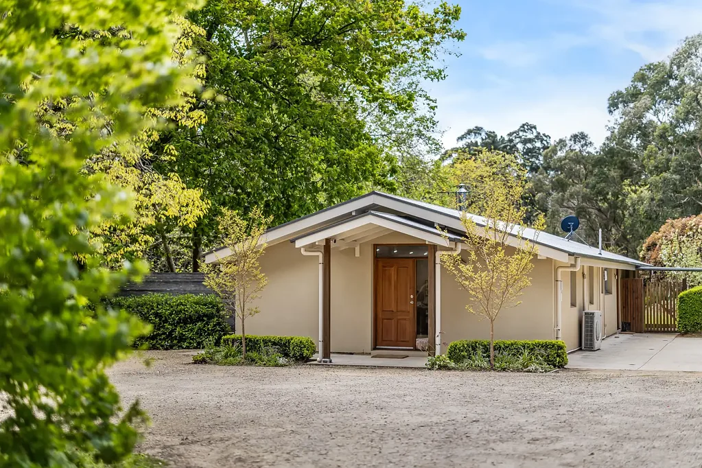 Aldgate 4ਬੈੱਡਰੂਮ A Hills Home Renewed, A Magical Setting Only Time Could Create…