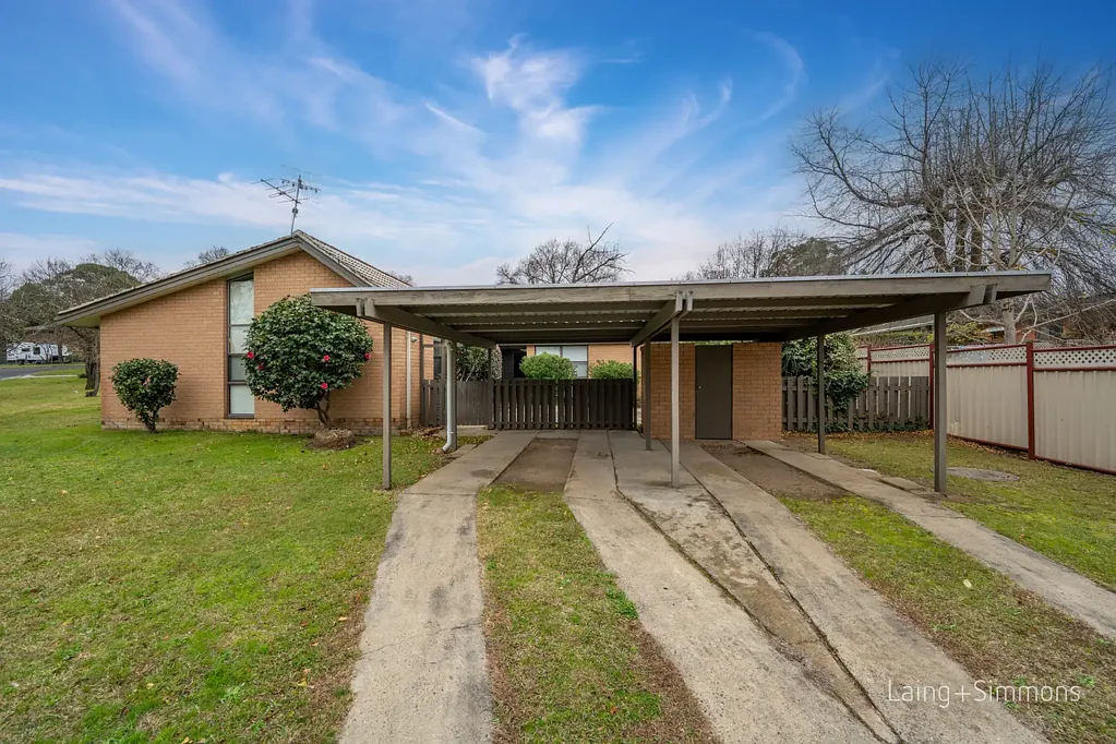 Family Living in Prime North Hill Location!