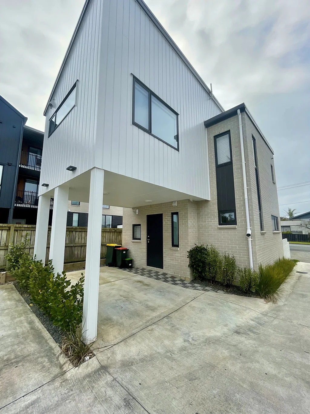 Immaculate | Sunny | Prime Location