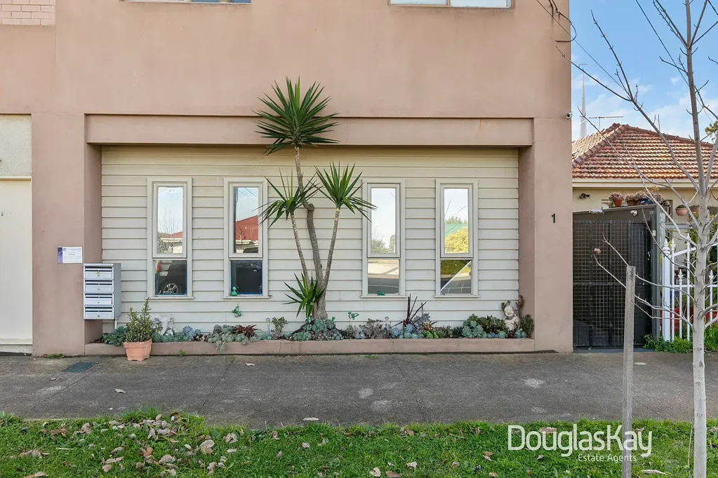 Ardeer 2ਬੈੱਡਰੂਮ An Idyllic Urban Oasis with Oversized Courtyard in the Heart of Ardeer
