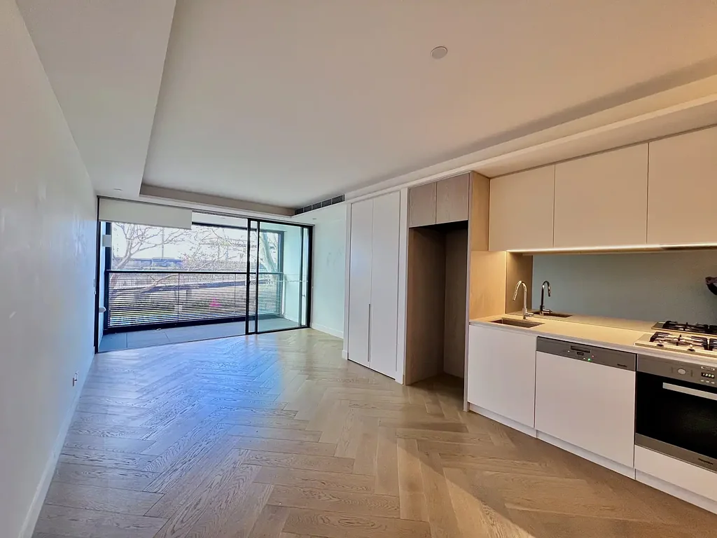 Executive Apartment One-Bedroom+ Study