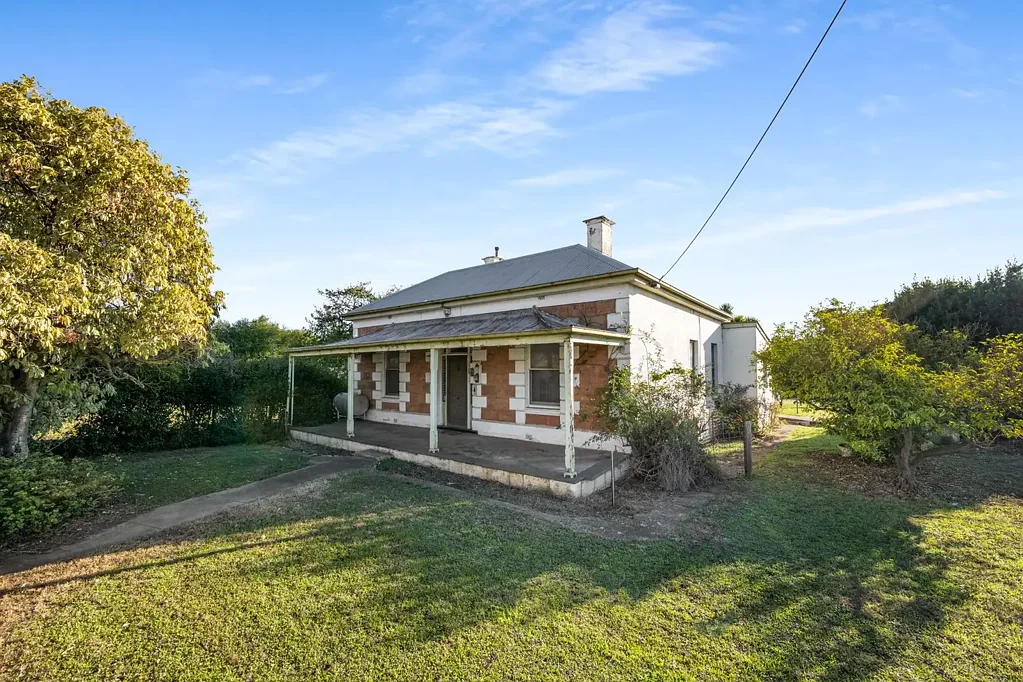 Mount Gambier 3Phòng ngủ A classic stone home brimming with endless potential