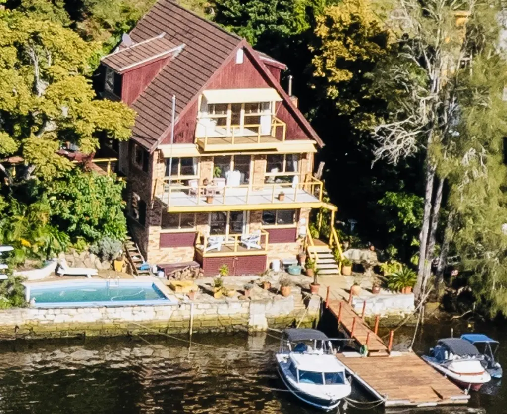 Berowra Waters 4Phòng ngủ Private Exclusive Deep Water Frontage Double Brick Home with private Jetty