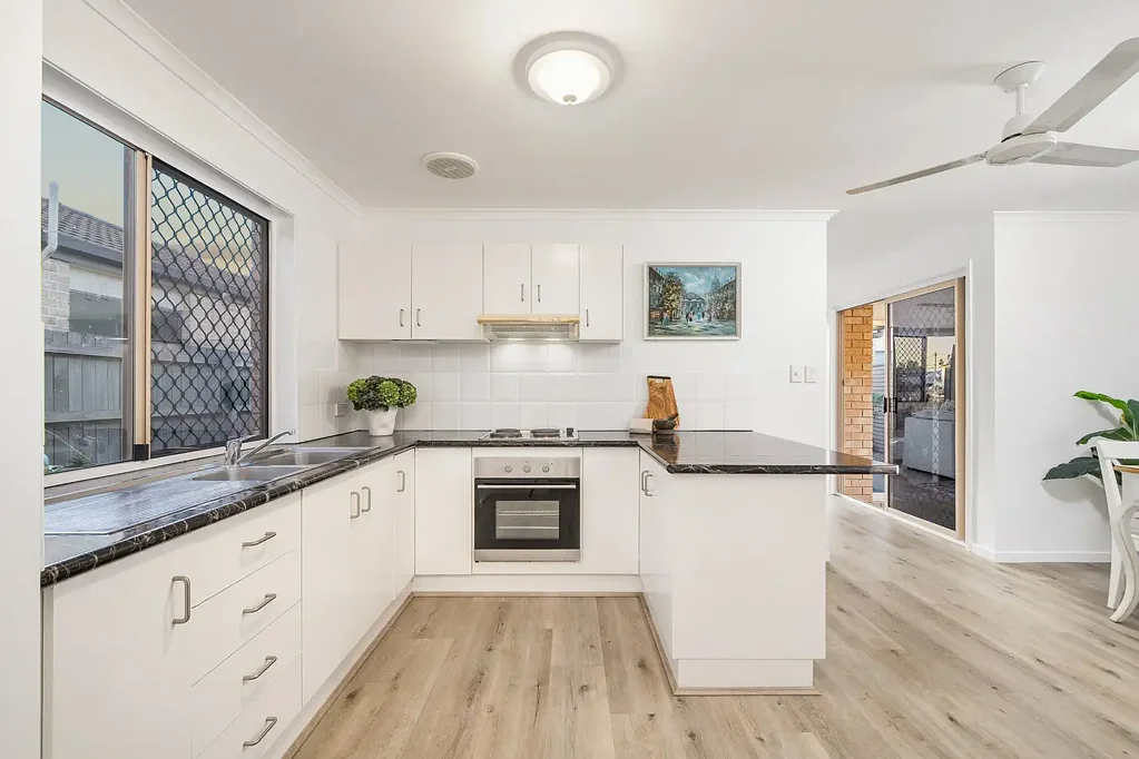 Redcliffe 4 Slaapkamer LOW-MAINTENANCE COMFORT IN THRIVING LIFESTYLE PRECINCT