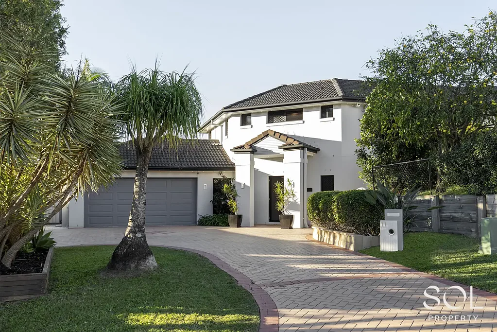 Albany Creek 6ਬੈੱਡਰੂਮ Executive Family home in the Country Club Estate
