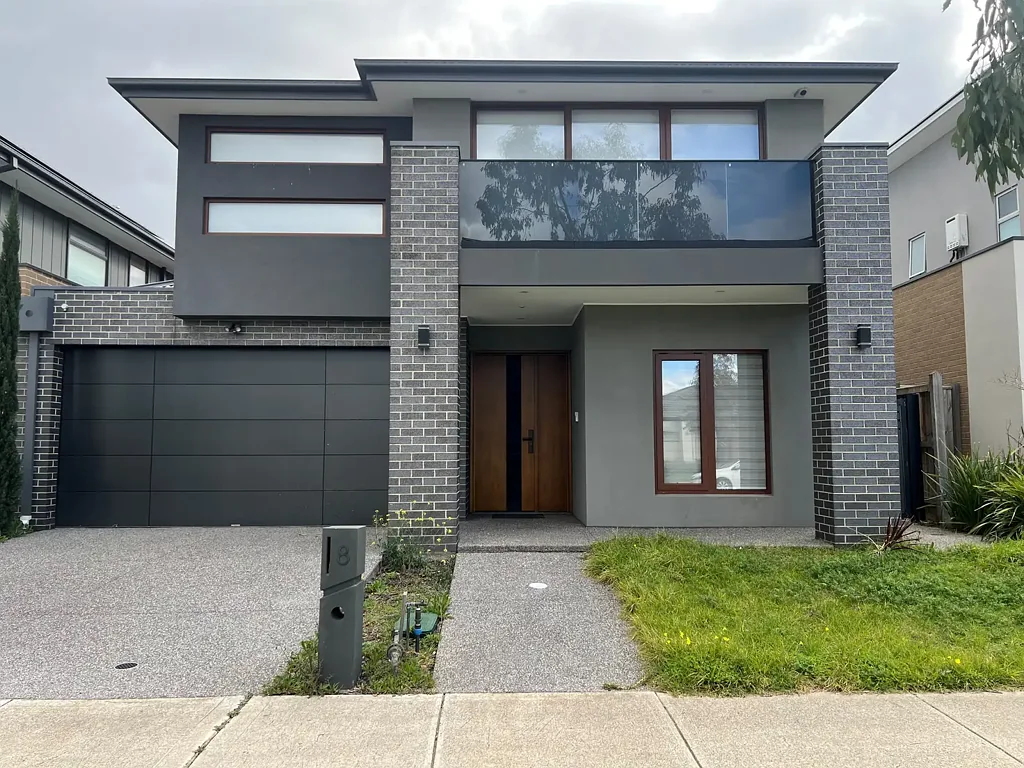 Stunning 2-Storey 4Br Family Home in Williams Landing!