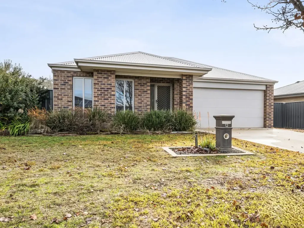 Charming Family Home in Killara Awaits!