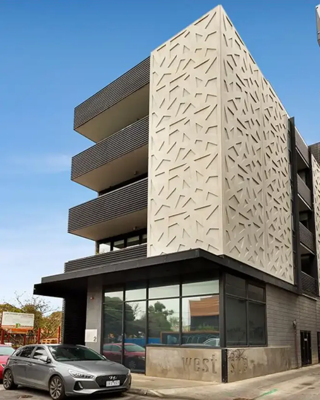 **MODERN 2 BEDROOM APARTMENT**