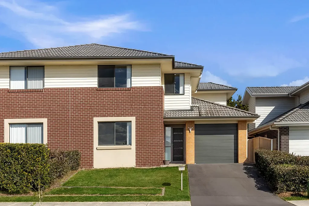 Hamlyn Terrace 3બેડરૂમ Modern Two-Storey Duplex with Spacious Indoor & Outdoor Living