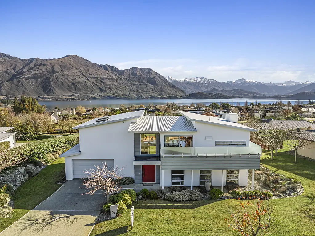 Wanaka 5Moenga Modern luxury and perfectly positioned
