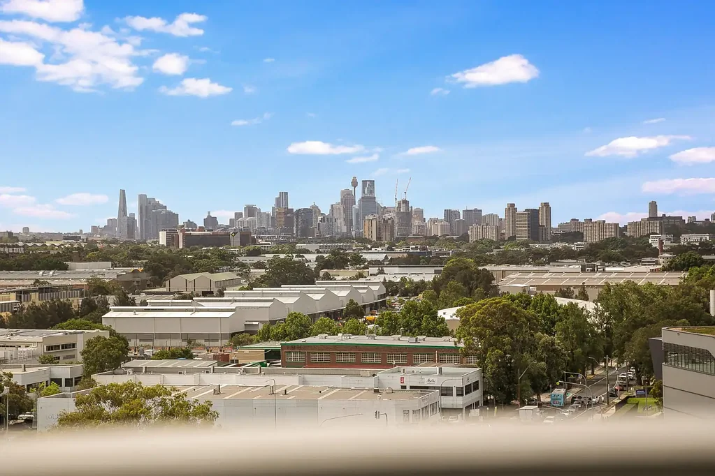 Mascot 3 Slaapkamer Luxury North-Facing 3 Bedroom Apartment – Ideal for Living or Investment | City Skyline Views