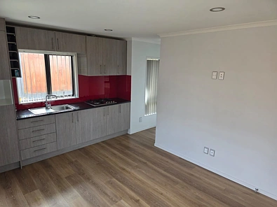 2 bed water gas internet parking incl