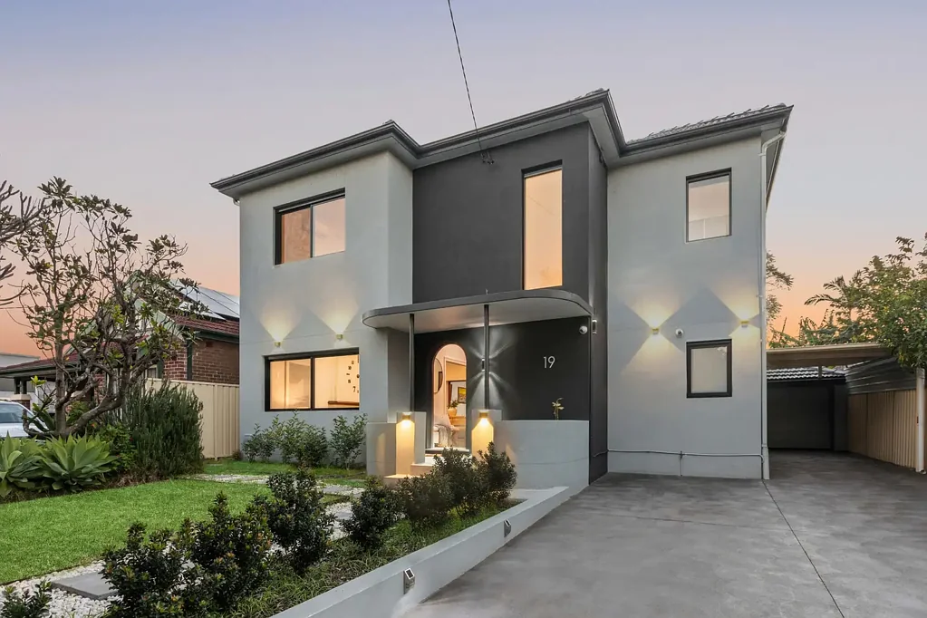 Strathfield 4房  Stylishly renovated family home in premium address