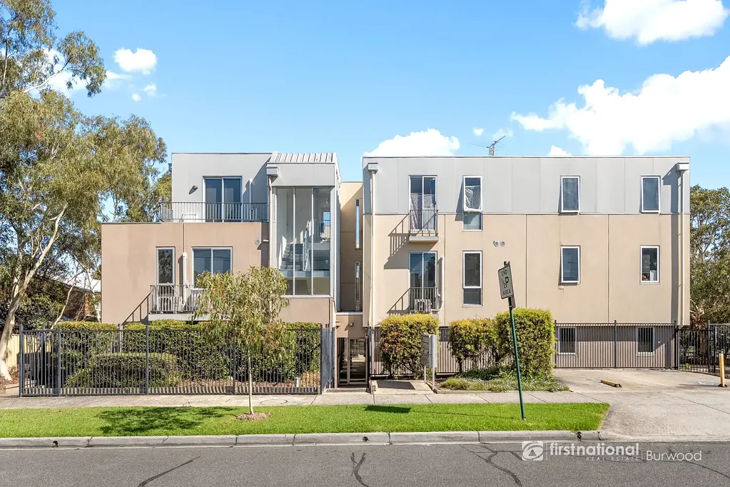 Burwood 2Zimmer Great Investment of Two Bedrooms With A Front Yard