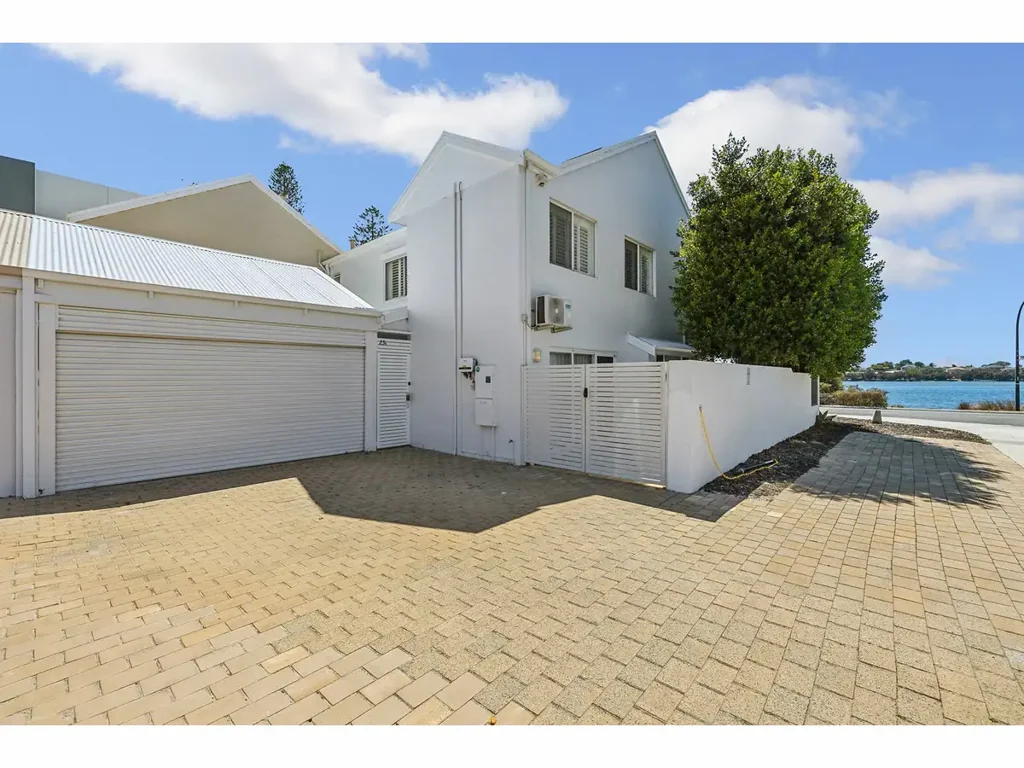FULLY FURNISHED, RIVER FRONT, 1 MTH, 3 MTH AND 6 MTH OPTIONS AVAILABLE
