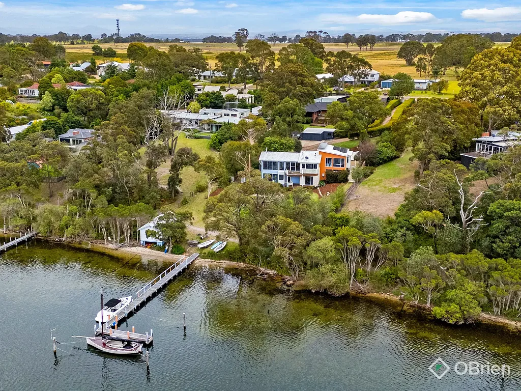 Paynesville 4 Bedroom Waterfront Wonder with Endless Views