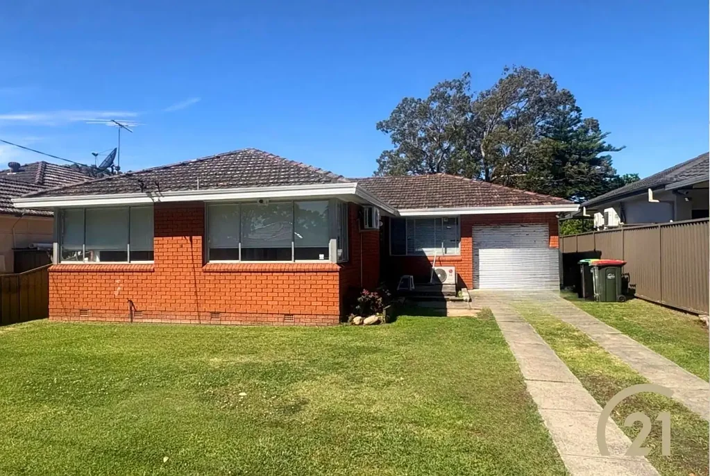 3 Bedroom Home In The Heart Of Carramar!