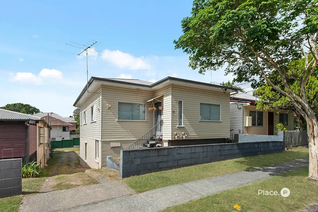 Highgate Hill 3Phòng ngủ Rare Inner-City Opportunity | LMR2 Zoning & Dual-Income Potential